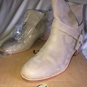 🥾 NEW in Box UGG Elora Boots sz 9.5 taupe color